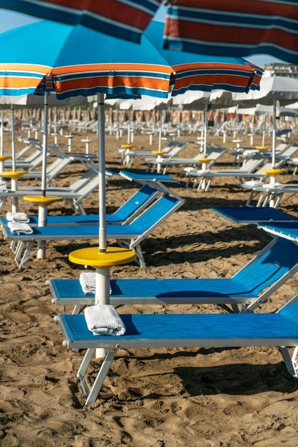 Hotel Lampara Lignano Sabbiadoro Exterior photo